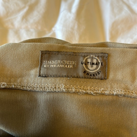 Timber Creek by Wrangler Ultimate Khakis - 42x32 - Like New - Picture 5 of 5